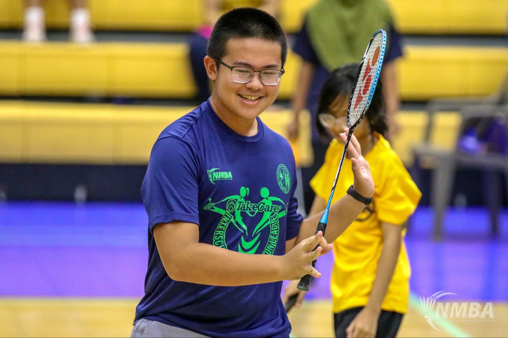 Middle School badminton is back!
